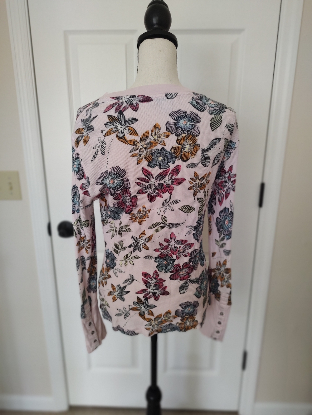 Sundance Pink Floral Waffle Knit Thermal Velvet Button Cuff Top M - Picture 6 of 8